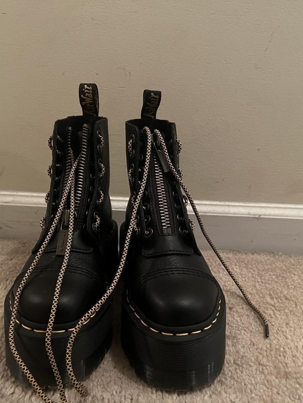 Dr. Martens Sinclair Max Womens Size 6